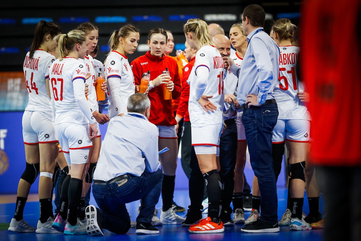 Oba kvalifikační zápasy ženské reprezentace s Ukrajinou jsou odloženy