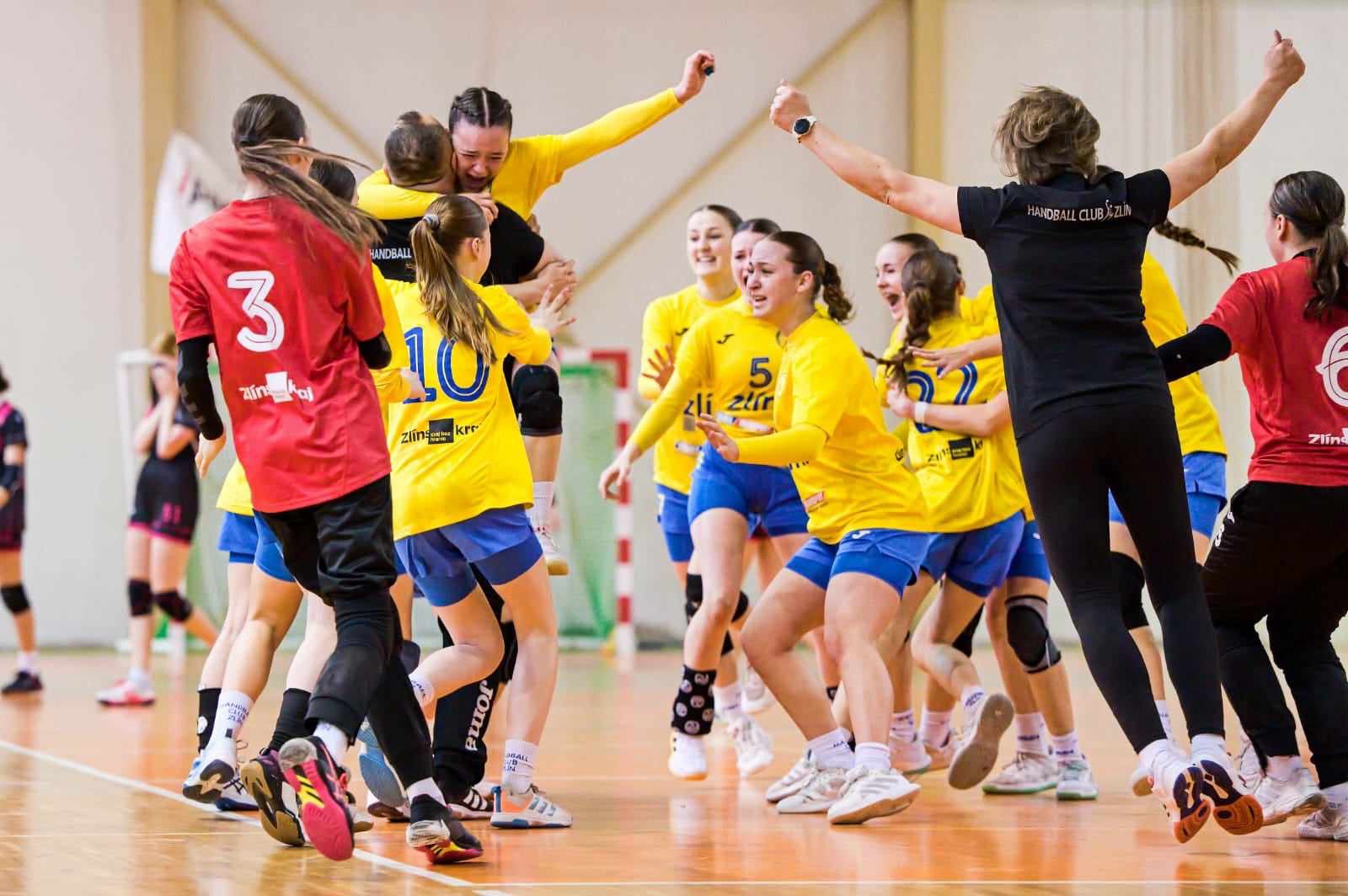 Sezona pohledem starších žaček HC Zlín: Adrenalinová s mnoha turbulencemi, hodnotí trenérka Juríková